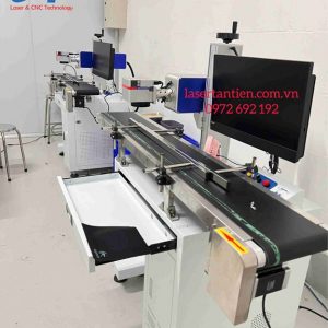 Máy khắc laser kết hợp băng chuyền tự động
