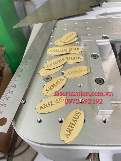 Khắc laser lên đồng bằng máy khắc kim loại tại Laser Tân Tiến