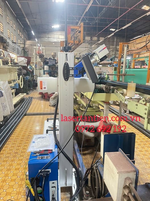 Máy khắc laser khắc chữ, khắc loogo lên ống nhựa HDPE, LDPE, PVC cung cấp đến khách hàng