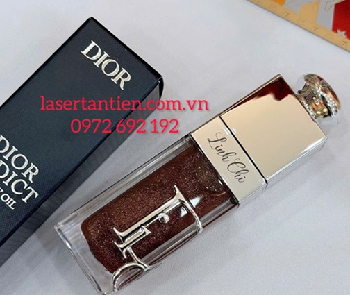 Máy khắc laser lên vỏ thỏi son môi