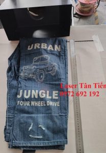 Khắc logo hoa văn hạo tiết lên vải jean